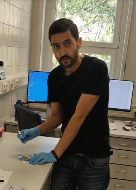 Emad Najafi dehaghani is preparing gold on silicon for the purpose of Kelvin probe microscopy